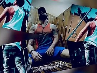 Hombre heterosexual muy sexy es humillado por tener un pito chico