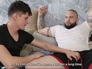 Macho Hetero intimida a pasivo joven sumiso